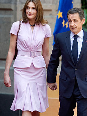 Eleg�ncia inspirada em Carla Bruni
