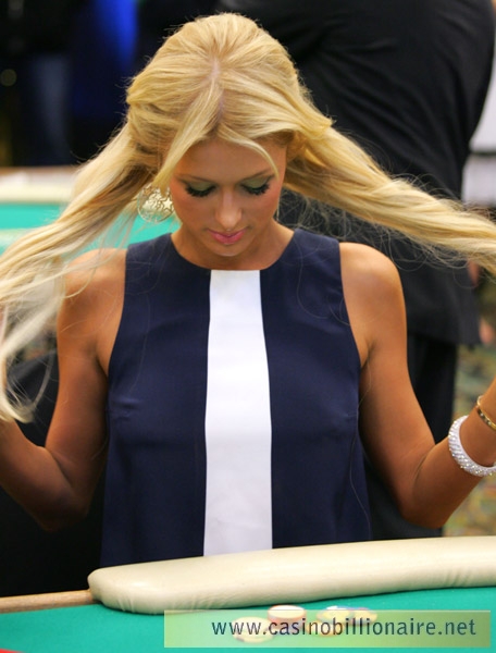 Paris Hilton ass�dua nas mesas de poker em Las Vegas