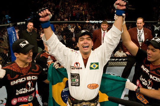 UFC 98 - Lyoto Machida vence no Ultimate Fighting 98